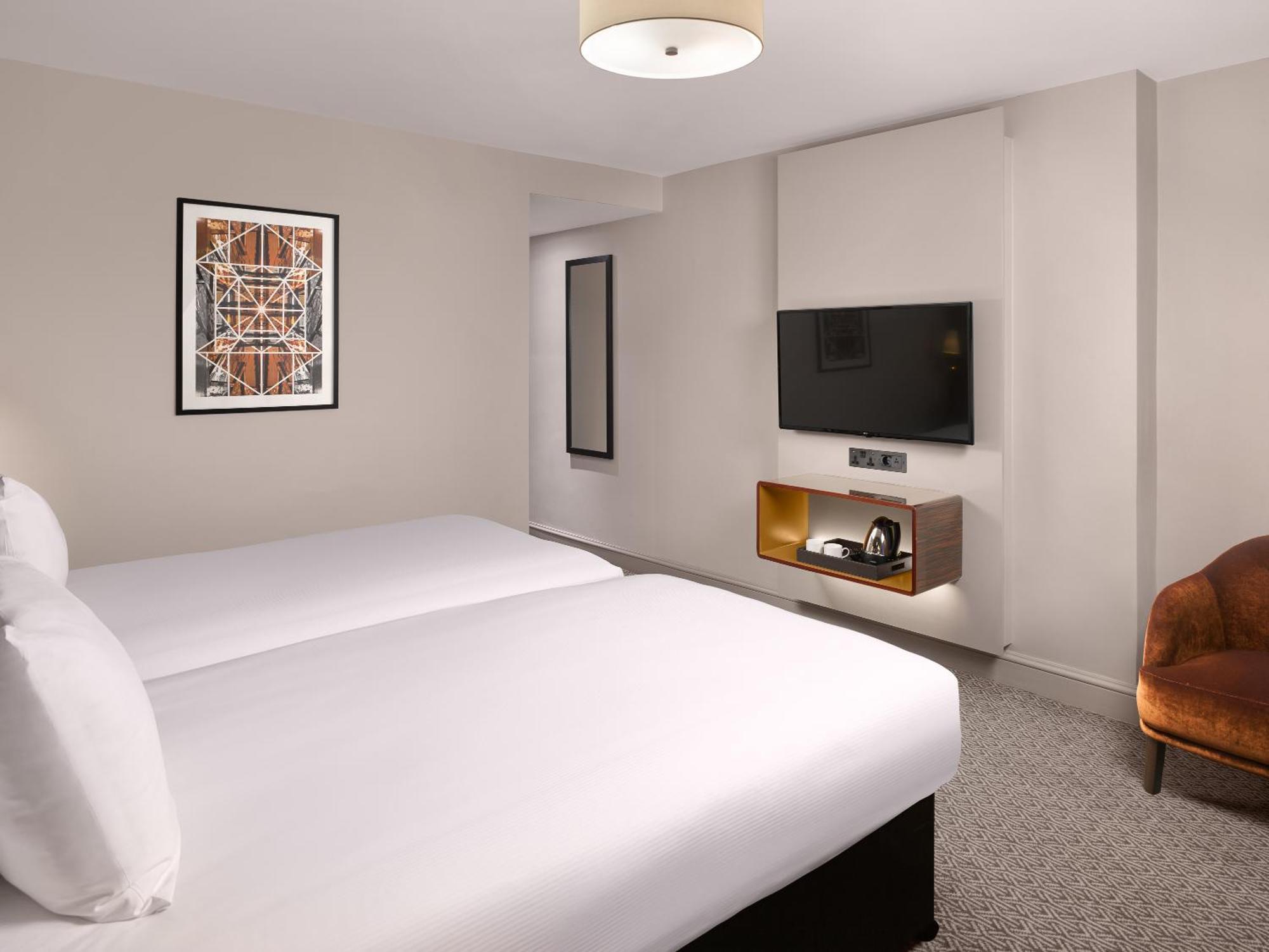 Strand Palace Londra Camera foto A room at the hotel