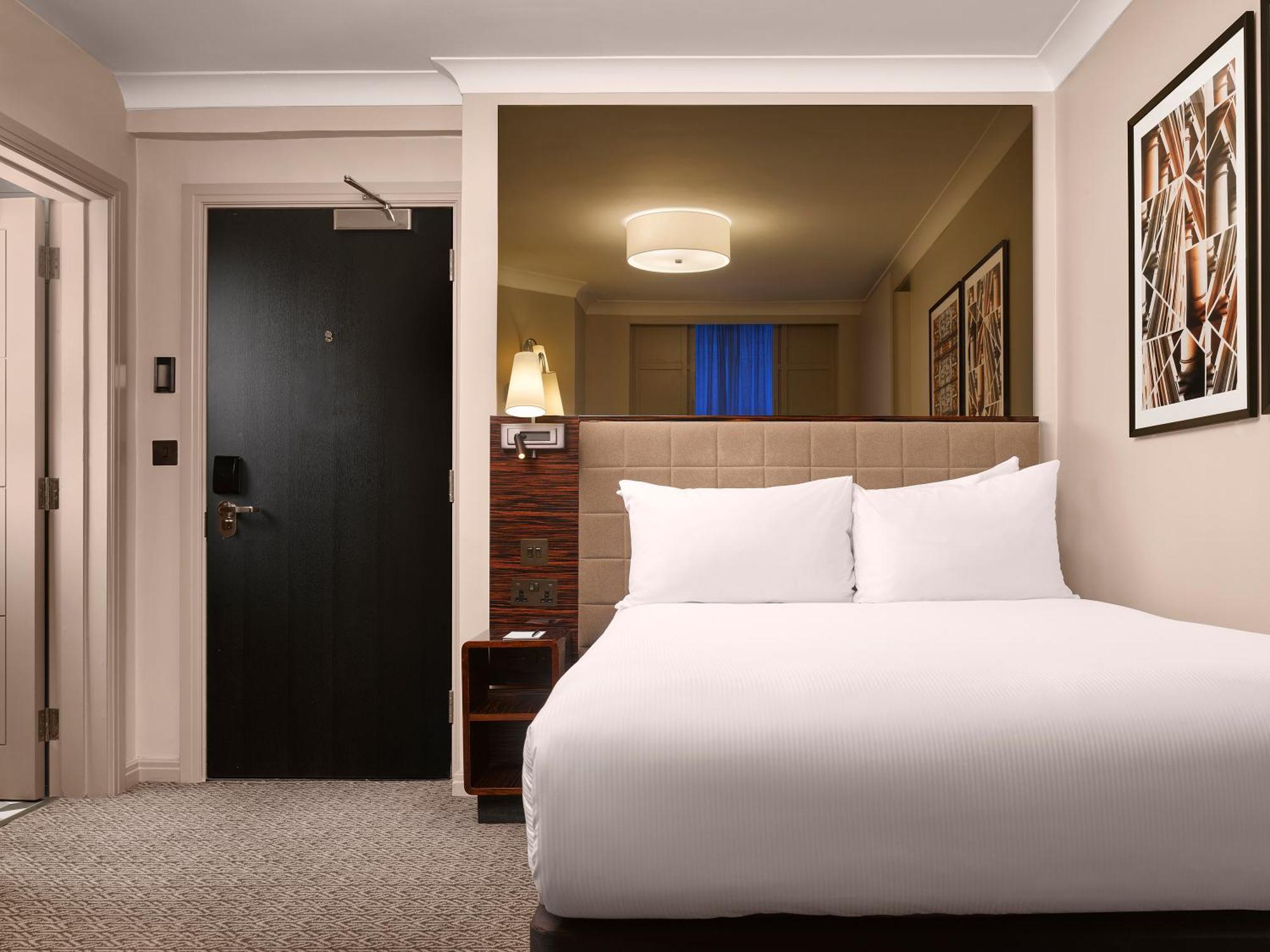 Strand Palace Londra Camera foto A room at the hotel