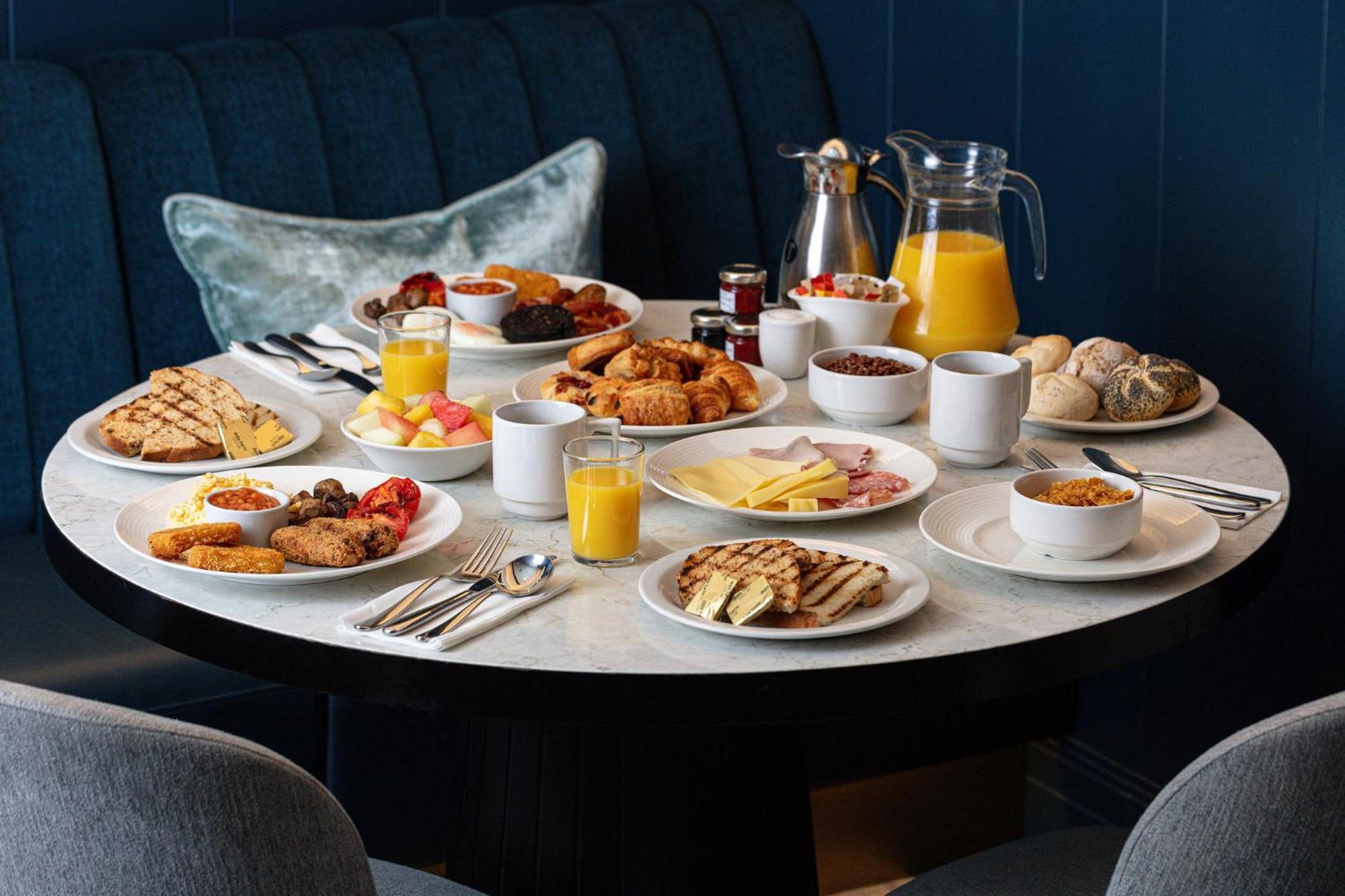 Strand Palace Londra Esterno foto Breakfast at the hotel