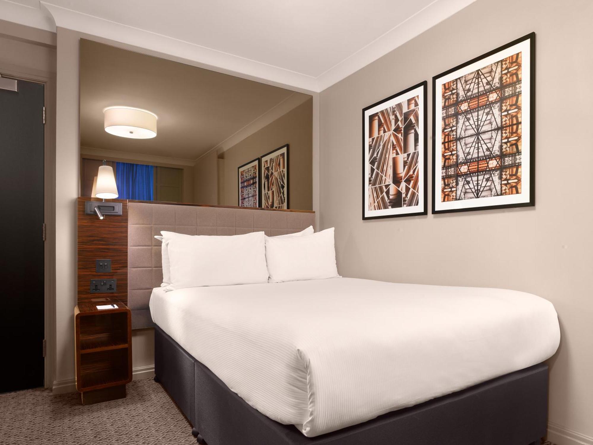 Strand Palace Londra Esterno foto A room at the hotel