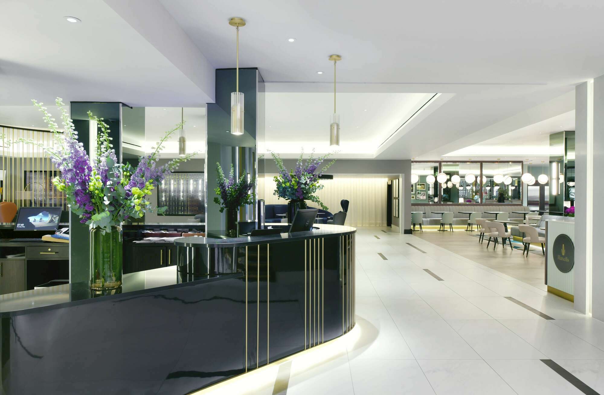 Strand Palace Londra Esterno foto Reception desk