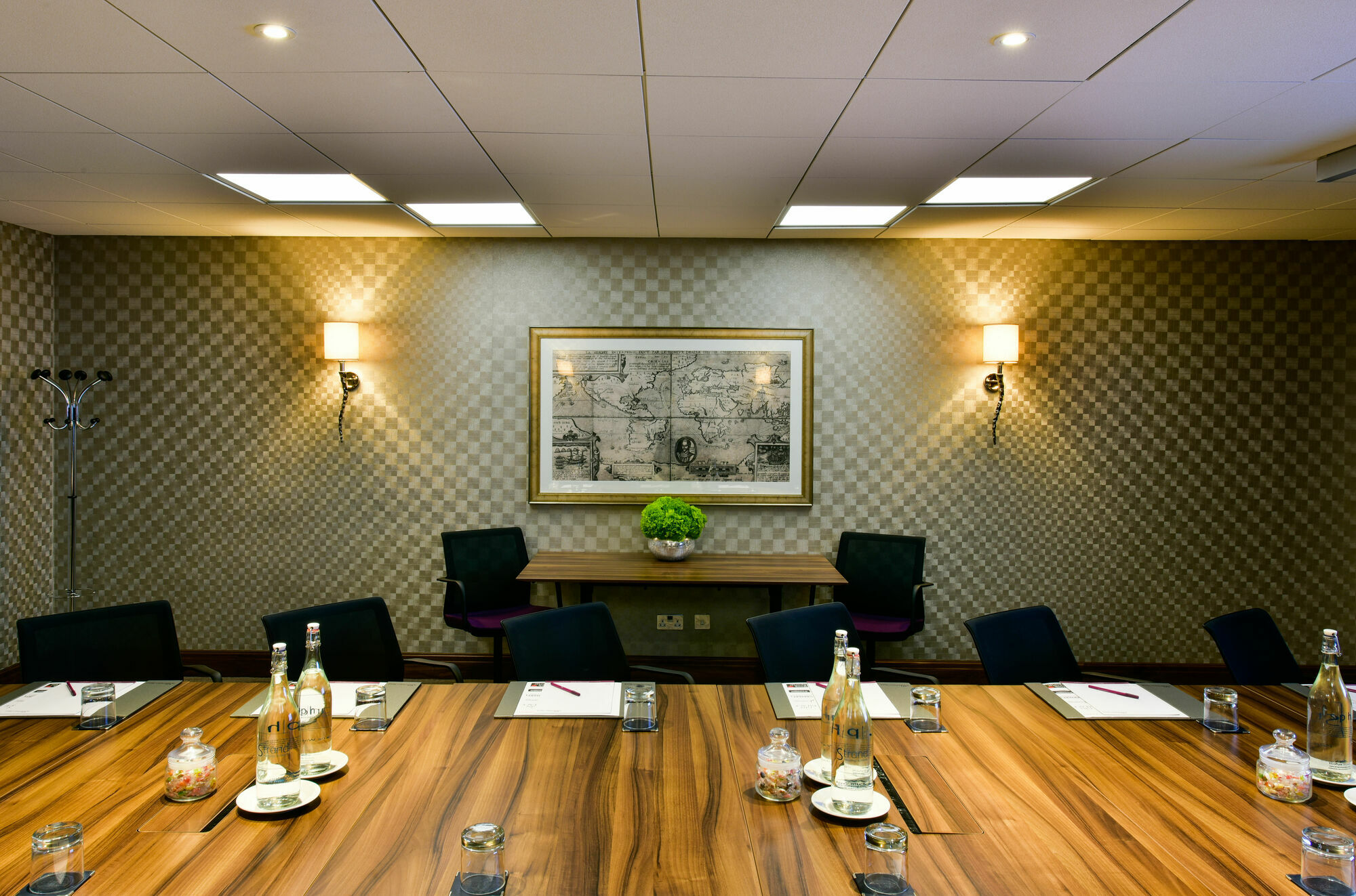 Strand Palace Londra Esterno foto Meeting room in the hotel