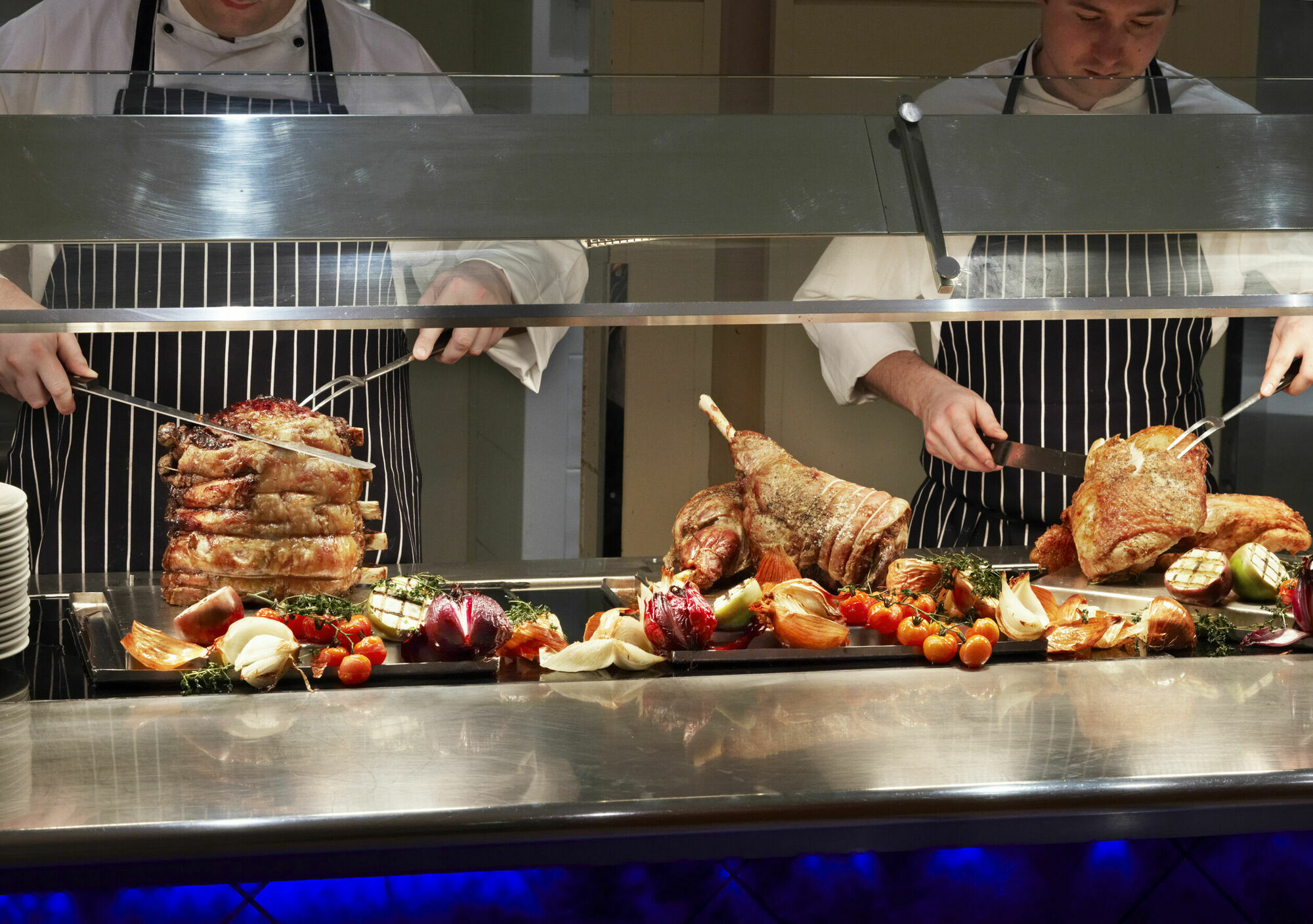 Strand Palace Londra Esterno foto Chef preparing a buffet